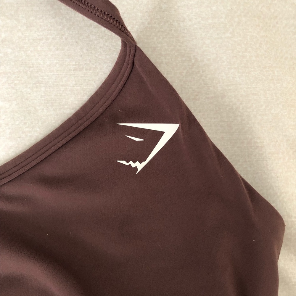 Gymshark V neck bra in brown 🤎